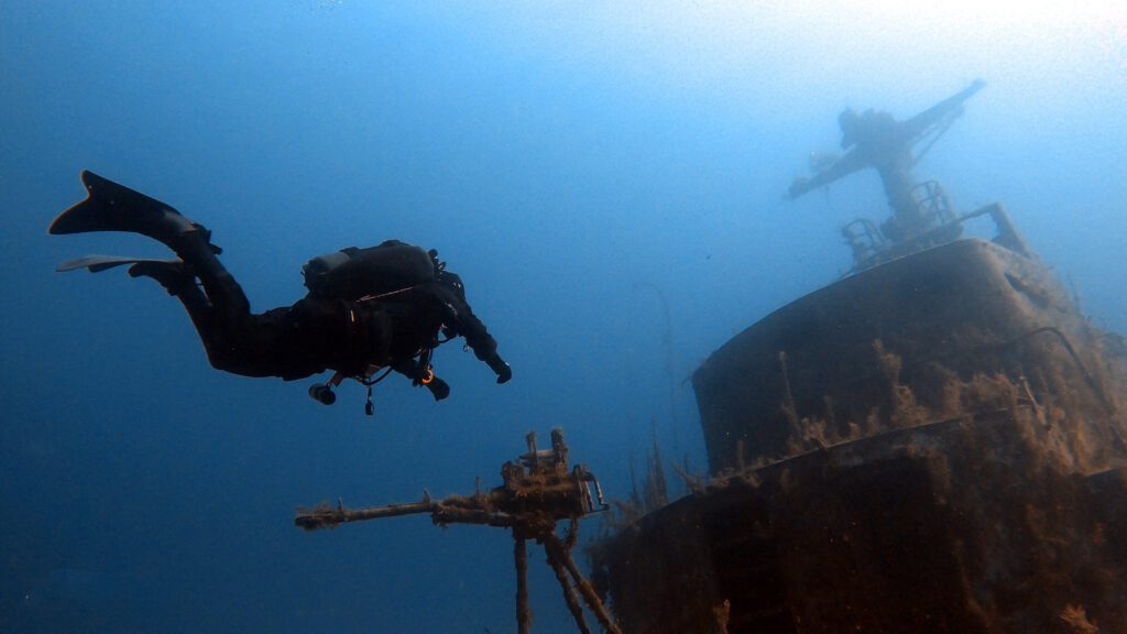 aquaventure malta p29 and diver